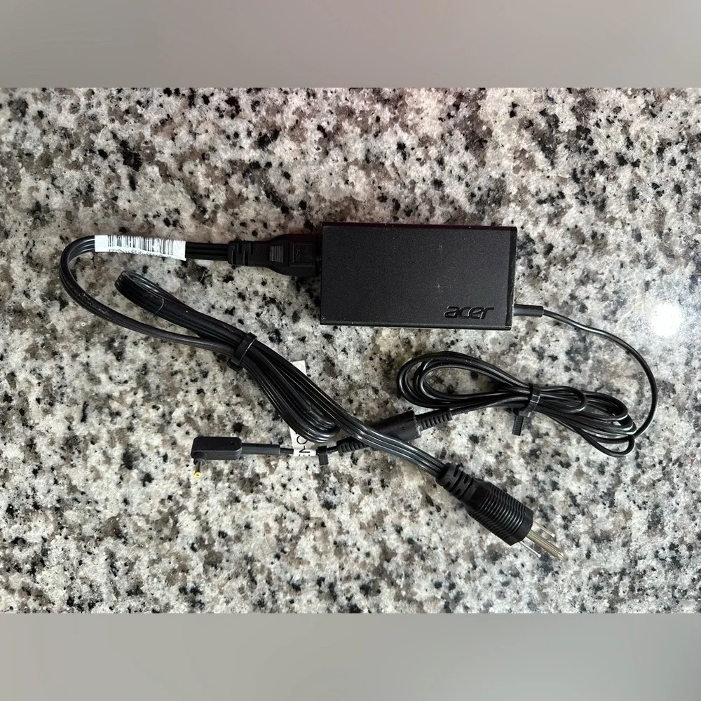 (1) ACER A11-065N1A 19V 3.42A 65W Genuine Original AC Power Adapter Charger